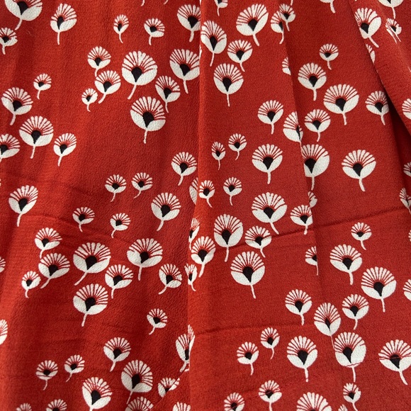 Donated - not for sale.
Loft Romper with Pockets and Tie Waist Size XSP - Picture 6 of 8